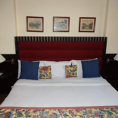Hotel Broadway Delhi Bagian luar foto