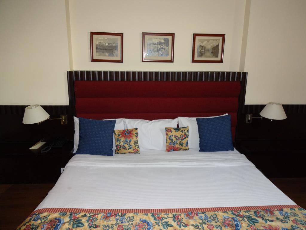 Hotel Broadway Delhi Bagian luar foto