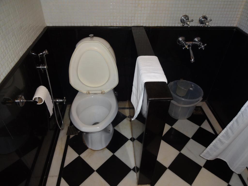 Hotel Broadway Delhi Bagian luar foto
