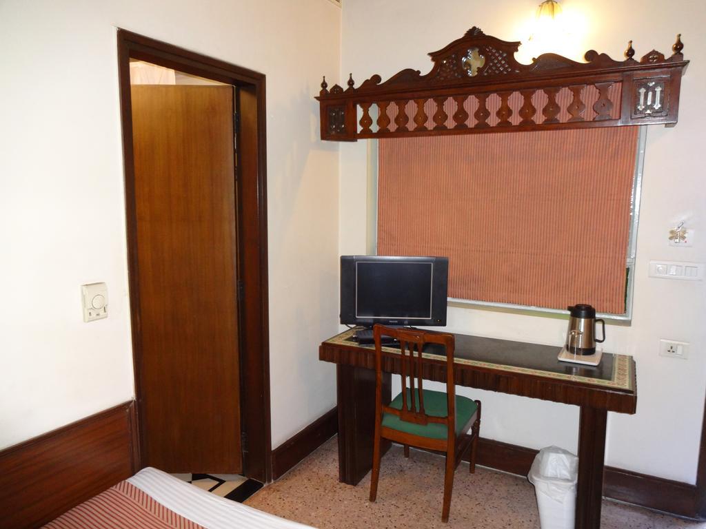 Hotel Broadway Delhi Bagian luar foto