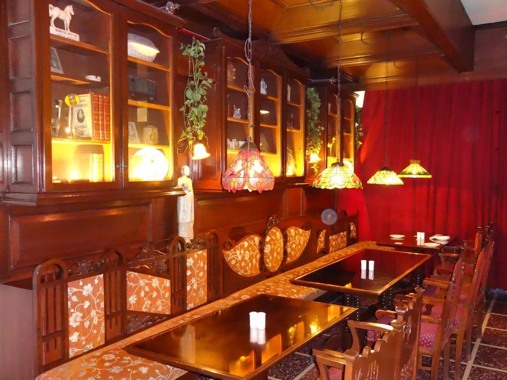 Hotel Broadway Delhi Bagian luar foto