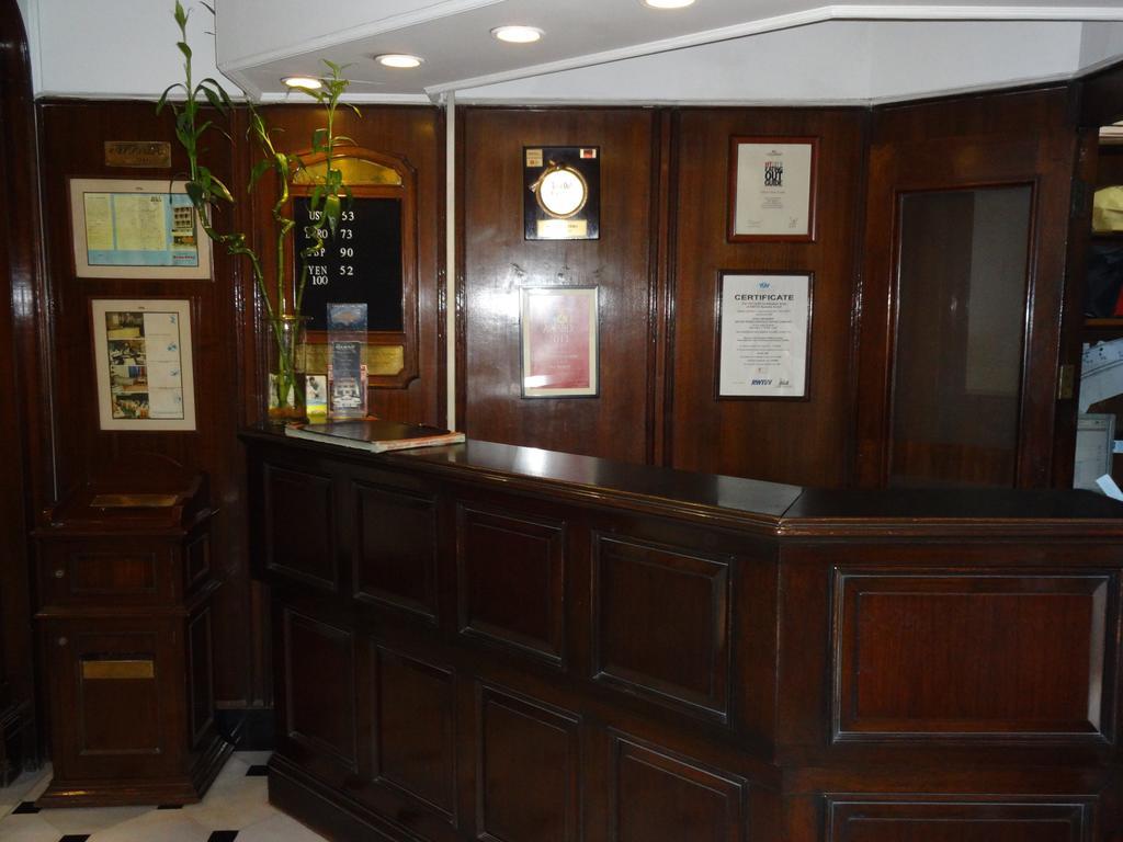 Hotel Broadway Delhi Bagian luar foto