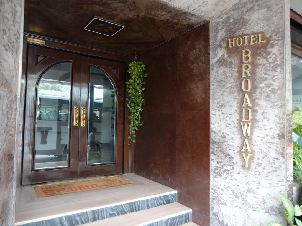 Hotel Broadway Delhi Bagian luar foto