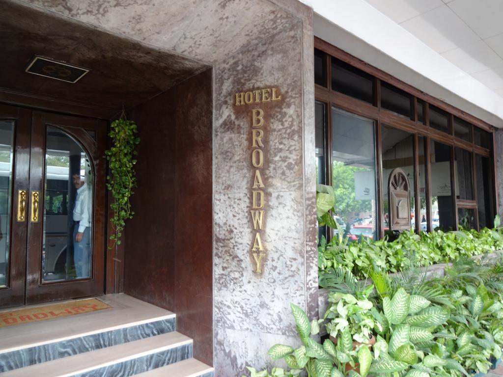 Hotel Broadway Delhi Bagian luar foto